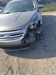 2011 Ford Taurus SEL - Exterior Front Left Corner Image